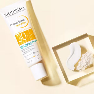 Bioderma Photoderm AKN Mat SPF30 40 ml – Protection Solaire Matifiante Anti-Imperfections Peaux Grasses et Acnéiques paraplus 